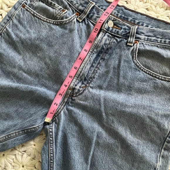 LEVI'S Classic Blue Denim 505 High Waisted Bermuda Jean Shorts - Picture 9 of 10
